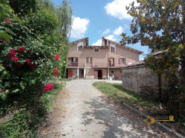 Large Country House With Five Hectares Of Land And Panoramic View For Sale.